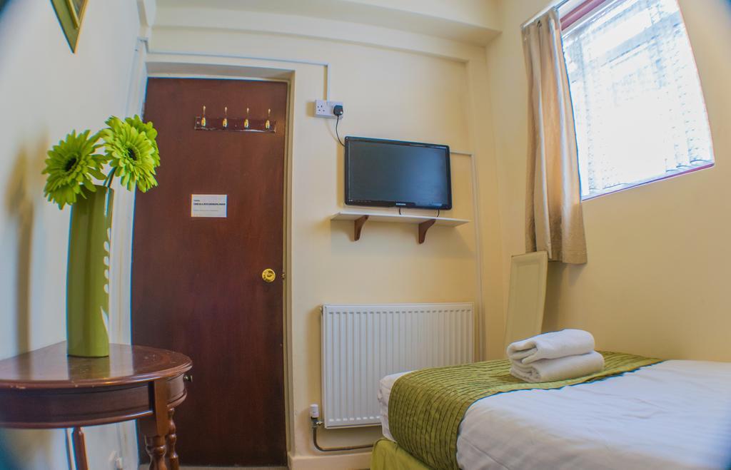 Hôtel Heathrow Palace à Hounslow Extérieur photo