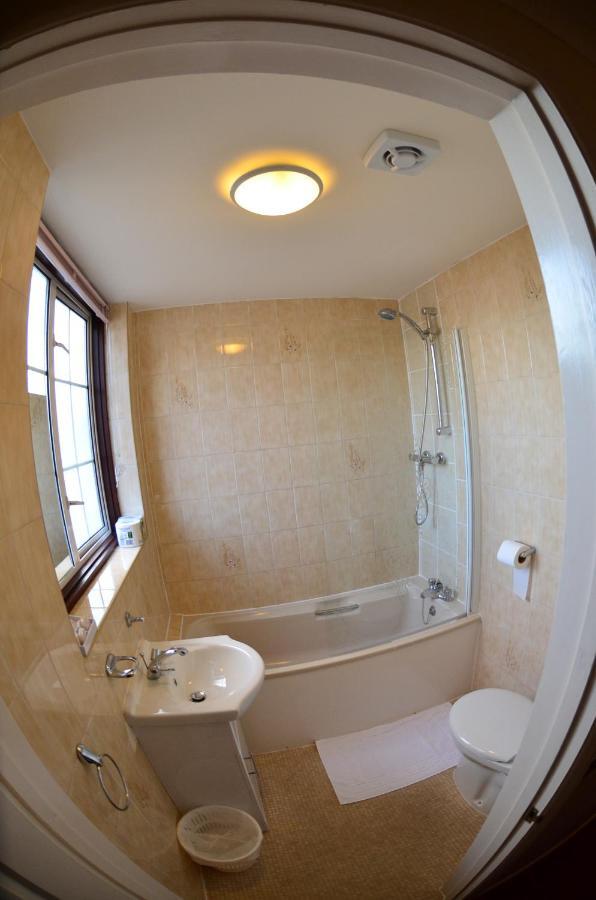 Hôtel Heathrow Palace à Hounslow Extérieur photo